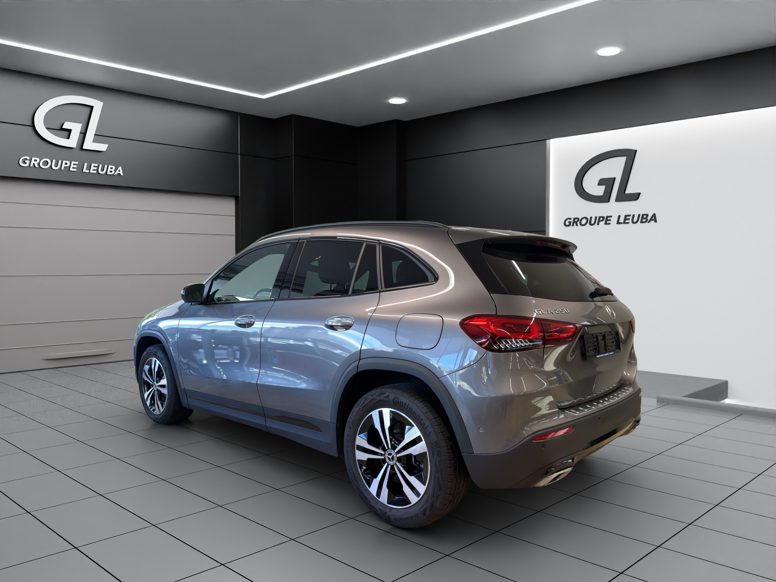 MERCEDES-BENZ GLA 250 4Matic Progressive 8G-DCT-showroom-element-3
