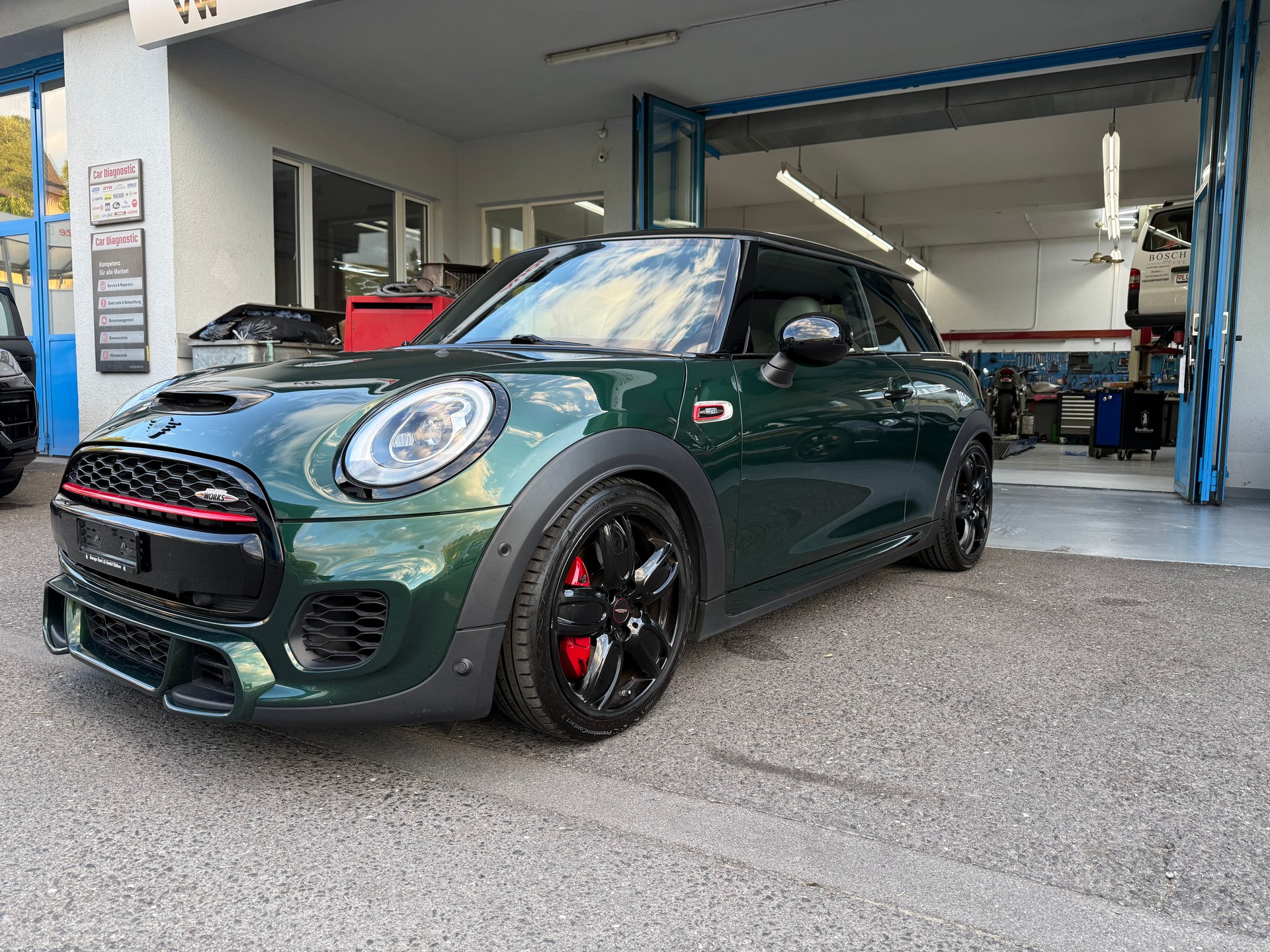 MINI Cooper John Cooper Works Steptronic-showroom-element-3