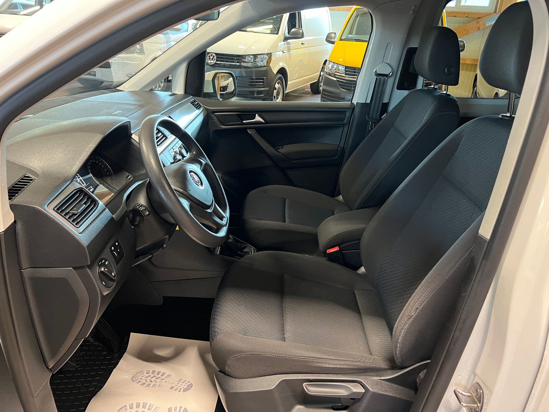 VW Caddy Maxi 2.0 TDI Trendline 4Motion-image-8