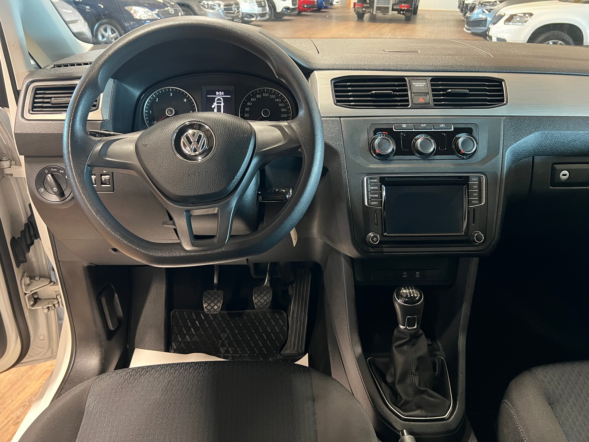 VW Caddy Maxi 2.0 TDI Trendline 4Motion-image-10