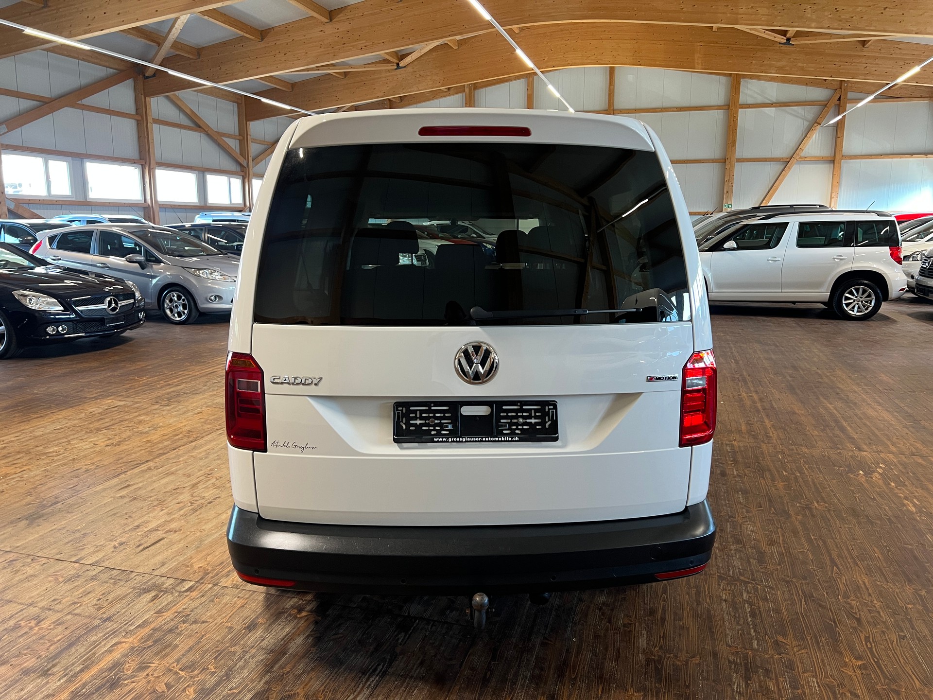 VW Caddy Maxi 2.0 TDI Trendline 4Motion-image-5