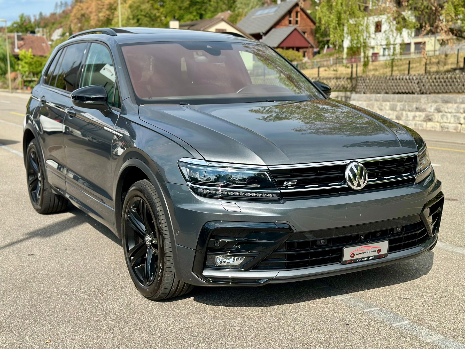 VW Tiguan 2.0TSI Highline 4Motion DSG-showroom-element-1