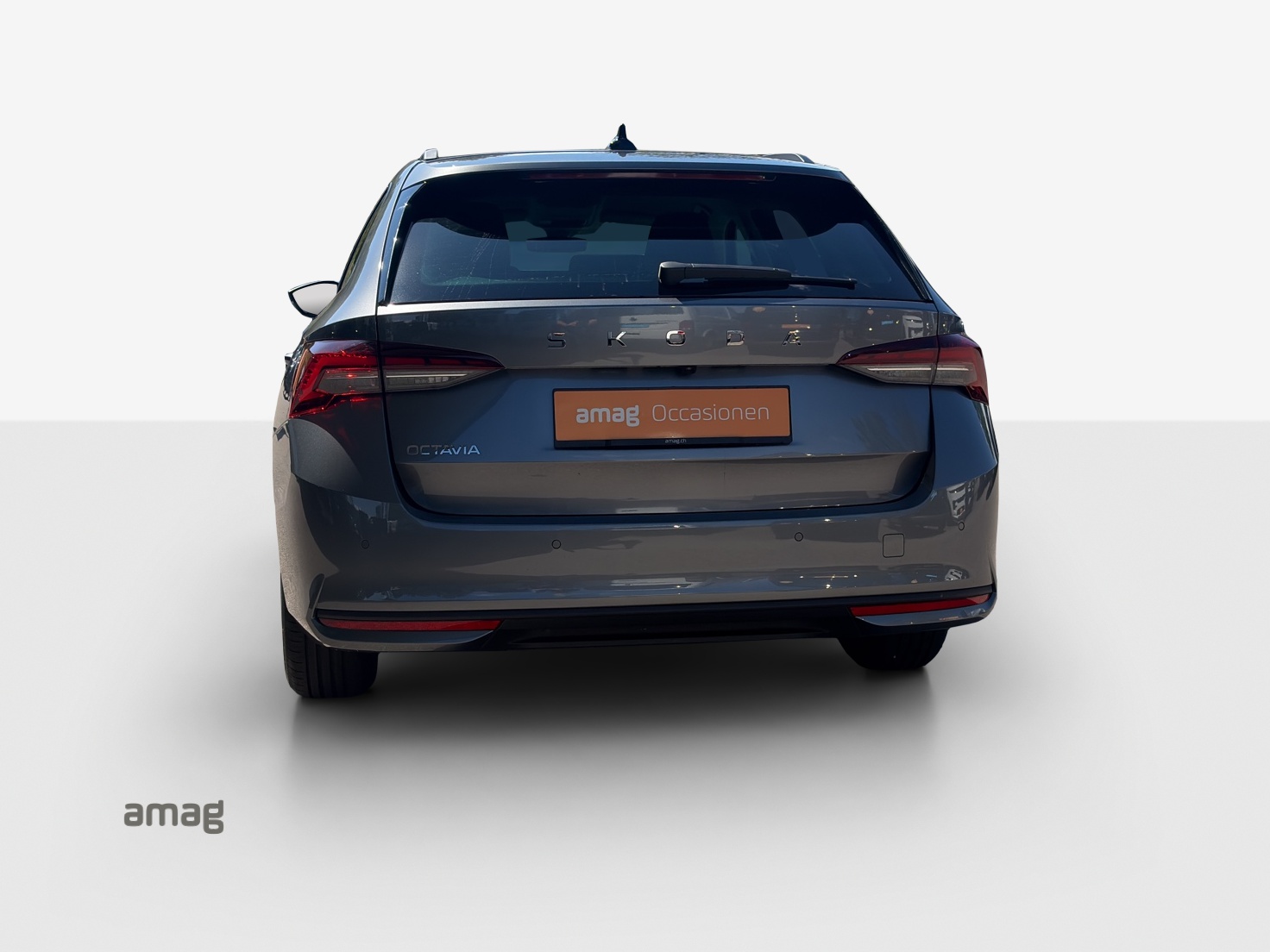 SKODA Octavia Combi 2.0 TDI DSG Selection-showroom-element-3