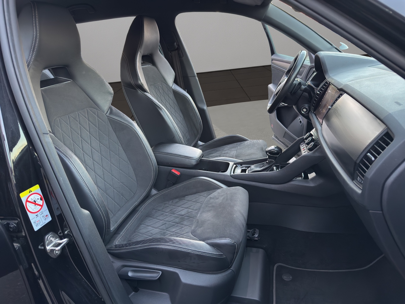SKODA Kodiaq 2.0 TDI SCR SportLine 4x4 DSG-image-16