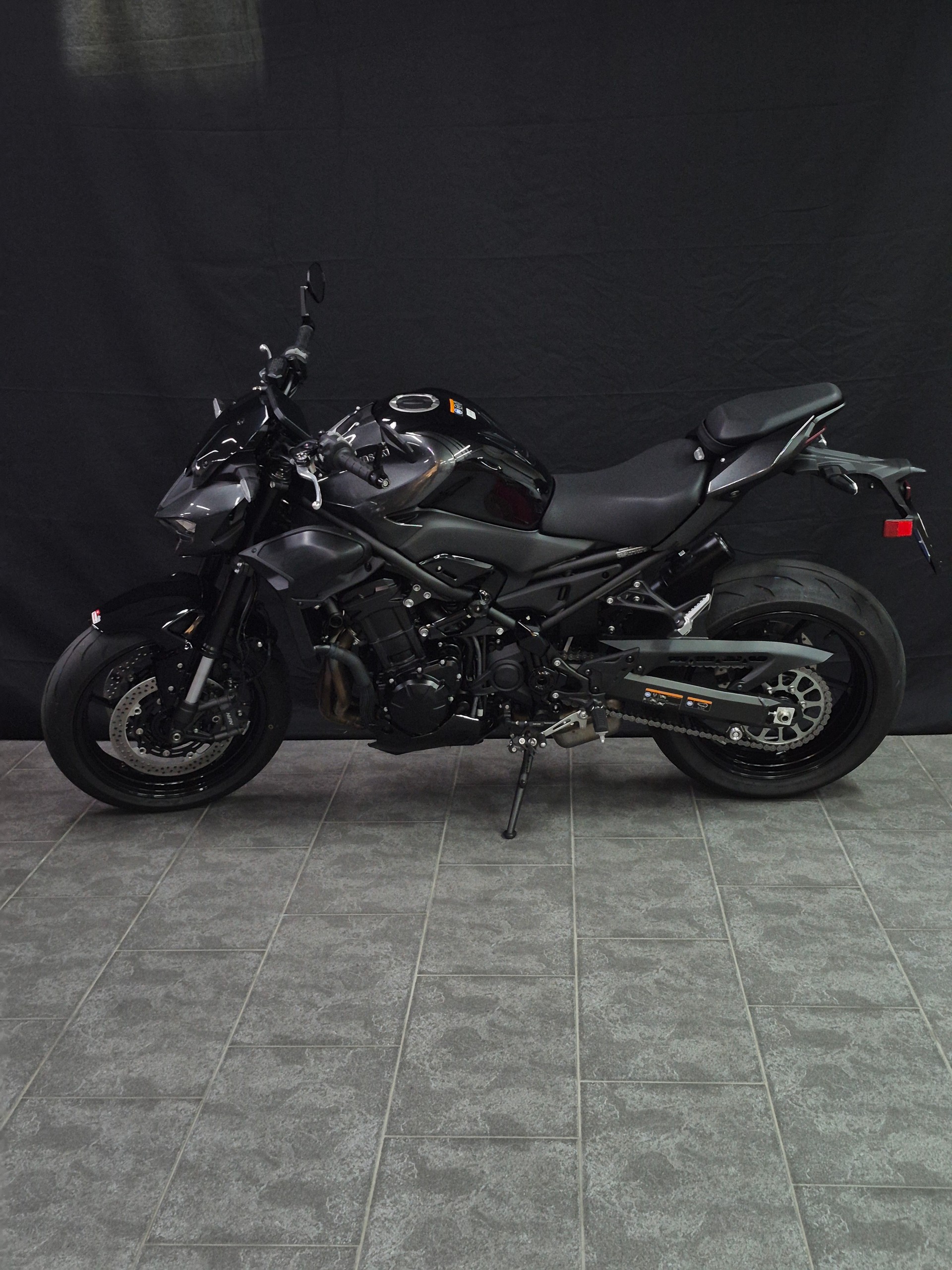 KAWASAKI Z 900 (35kW)-showroom-element-3