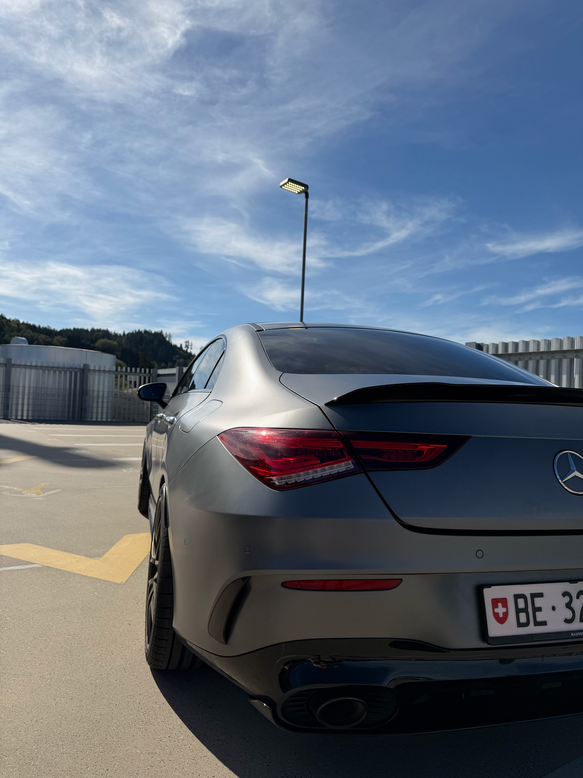 MERCEDES-BENZ CLA 35 AMG 4matic 7G-DCT *Grau Matt*-image-2