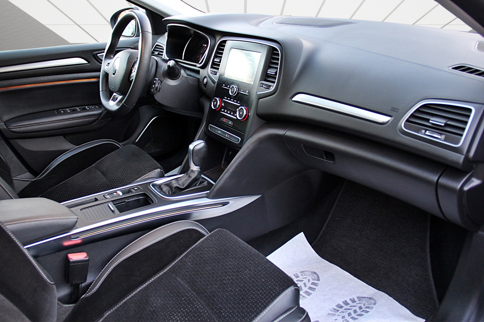 RENAULT Mégane Grandtour 1.5 dCi GT Line EDC-image-12