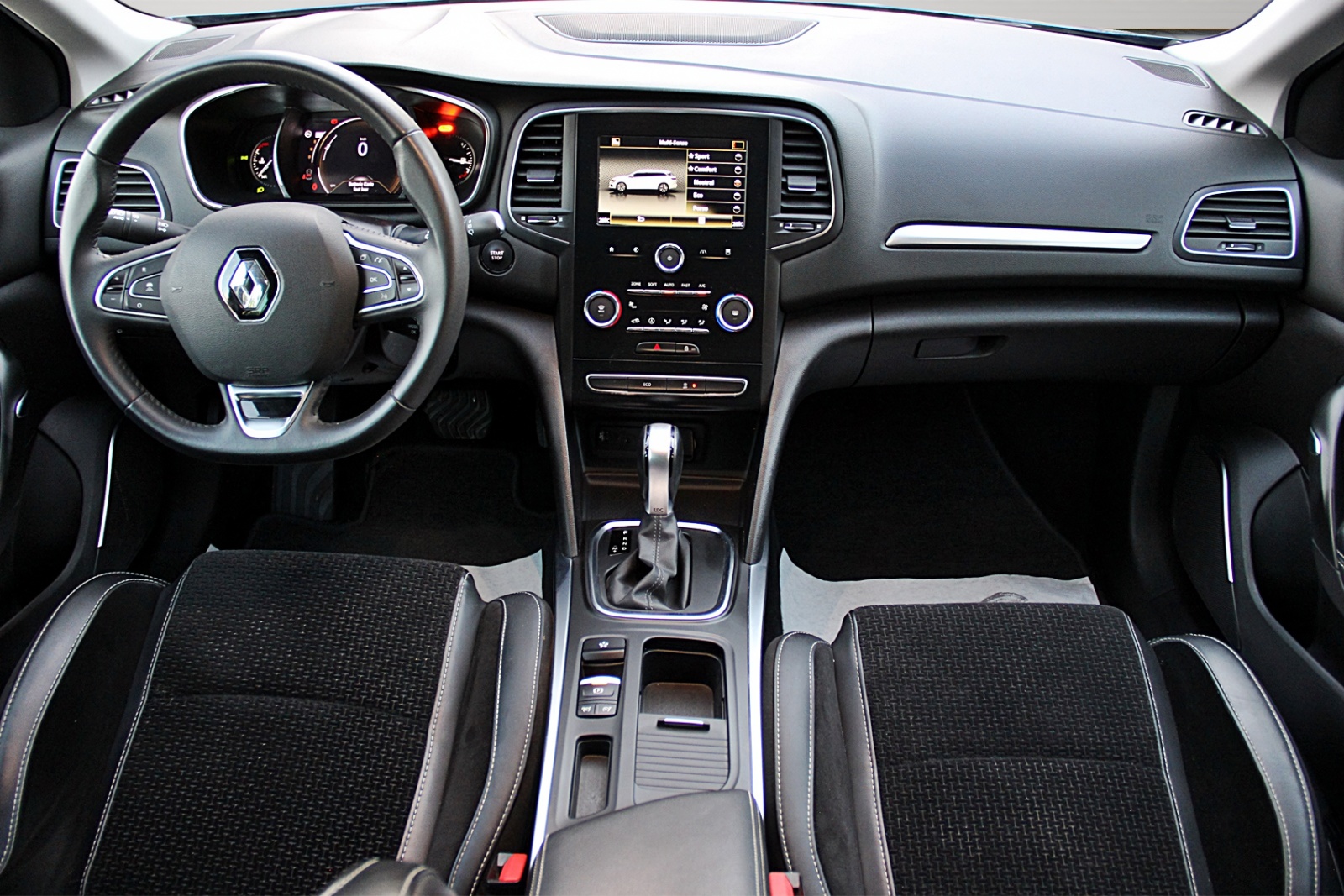 RENAULT Mégane Grandtour 1.5 dCi GT Line EDC-image-10
