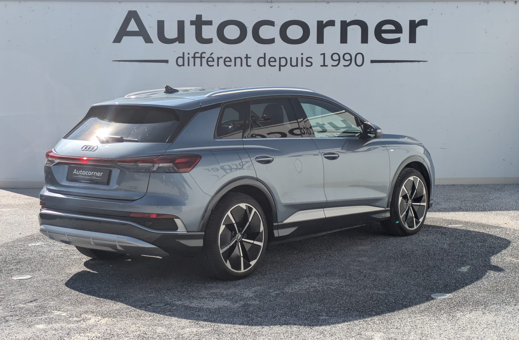 AUDI Q4 e-tron 50 quattro-showroom-element-2