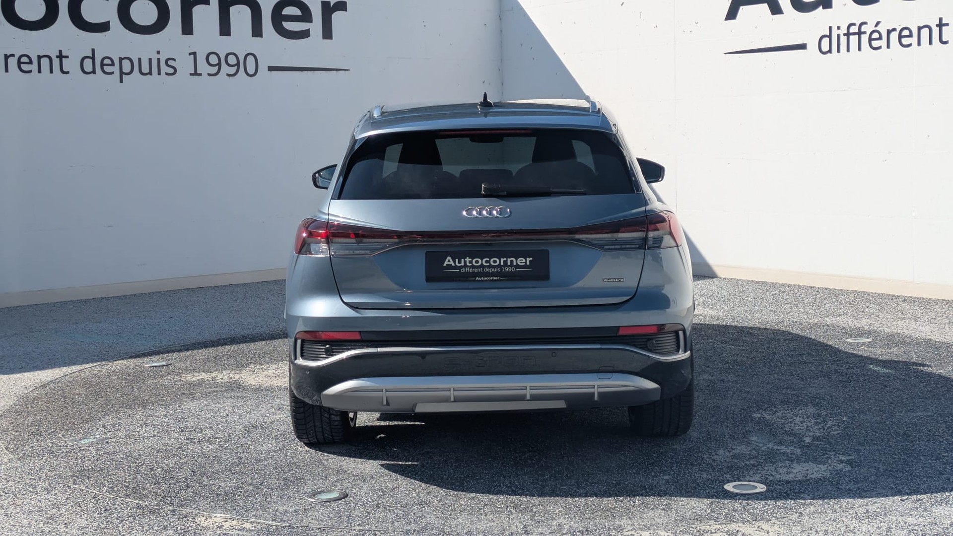 AUDI Q4 e-tron 50 quattro-showroom-element-3