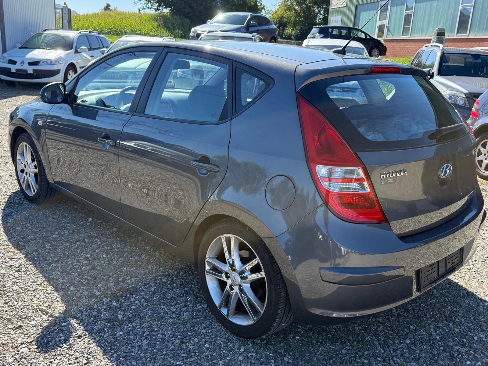 HYUNDAI i30 2.0 Premium Automatic-image-6