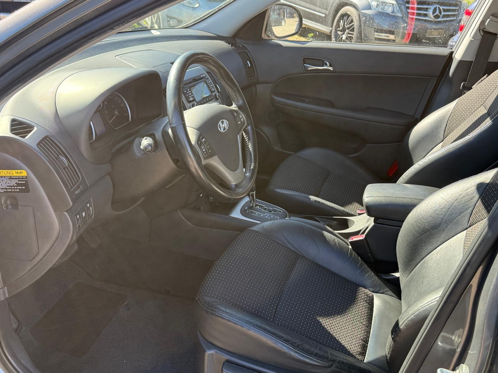 HYUNDAI i30 2.0 Premium Automatic-image-9