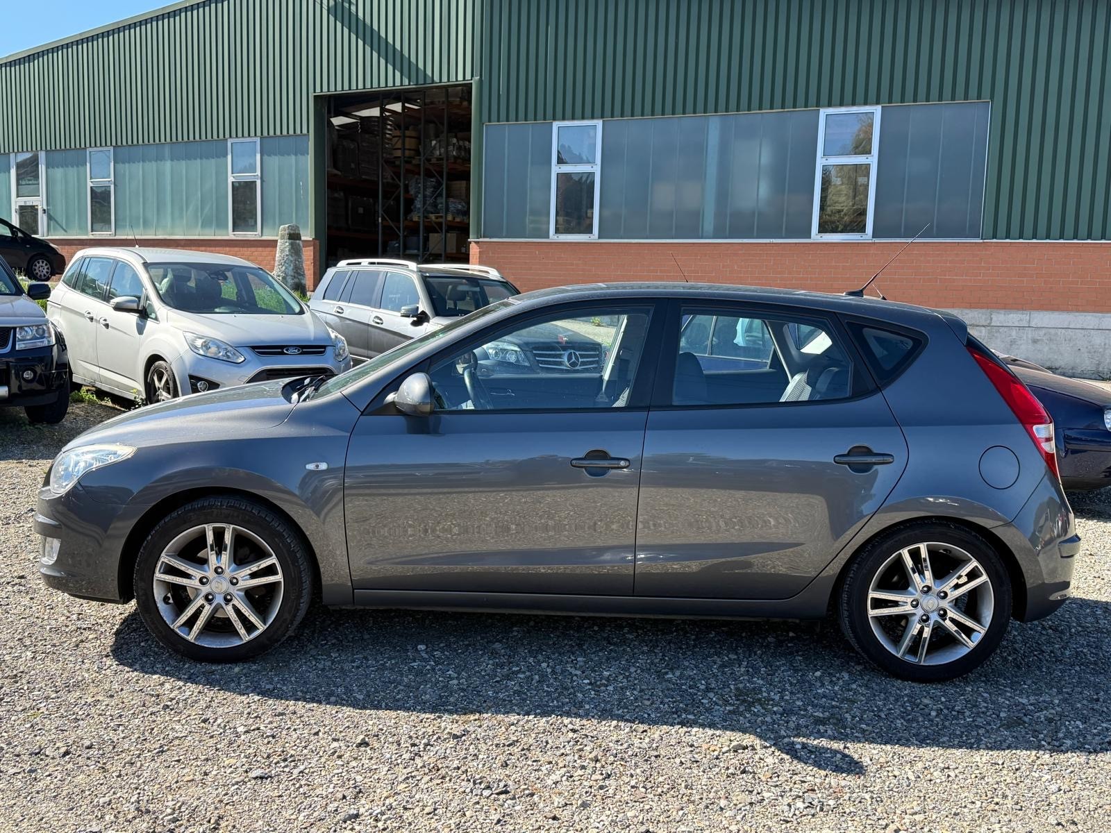 HYUNDAI i30 2.0 Premium Automatic-showroom-element-3