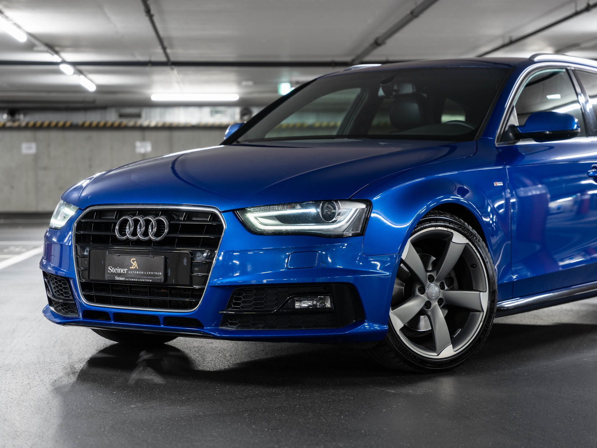 AUDI A4 Avant 2.0 TDI-showroom-element-1