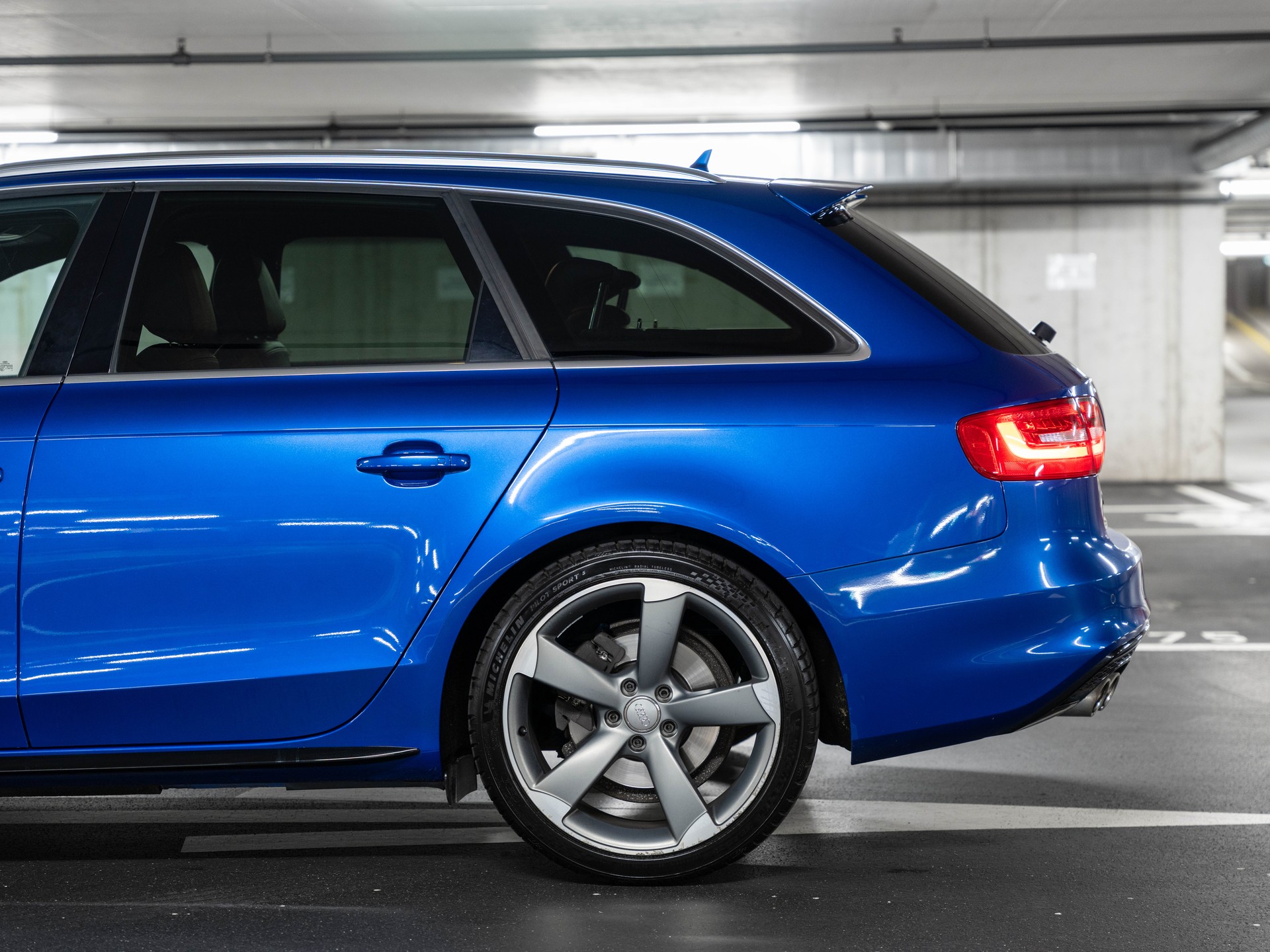 AUDI A4 Avant 2.0 TDI-showroom-element-3
