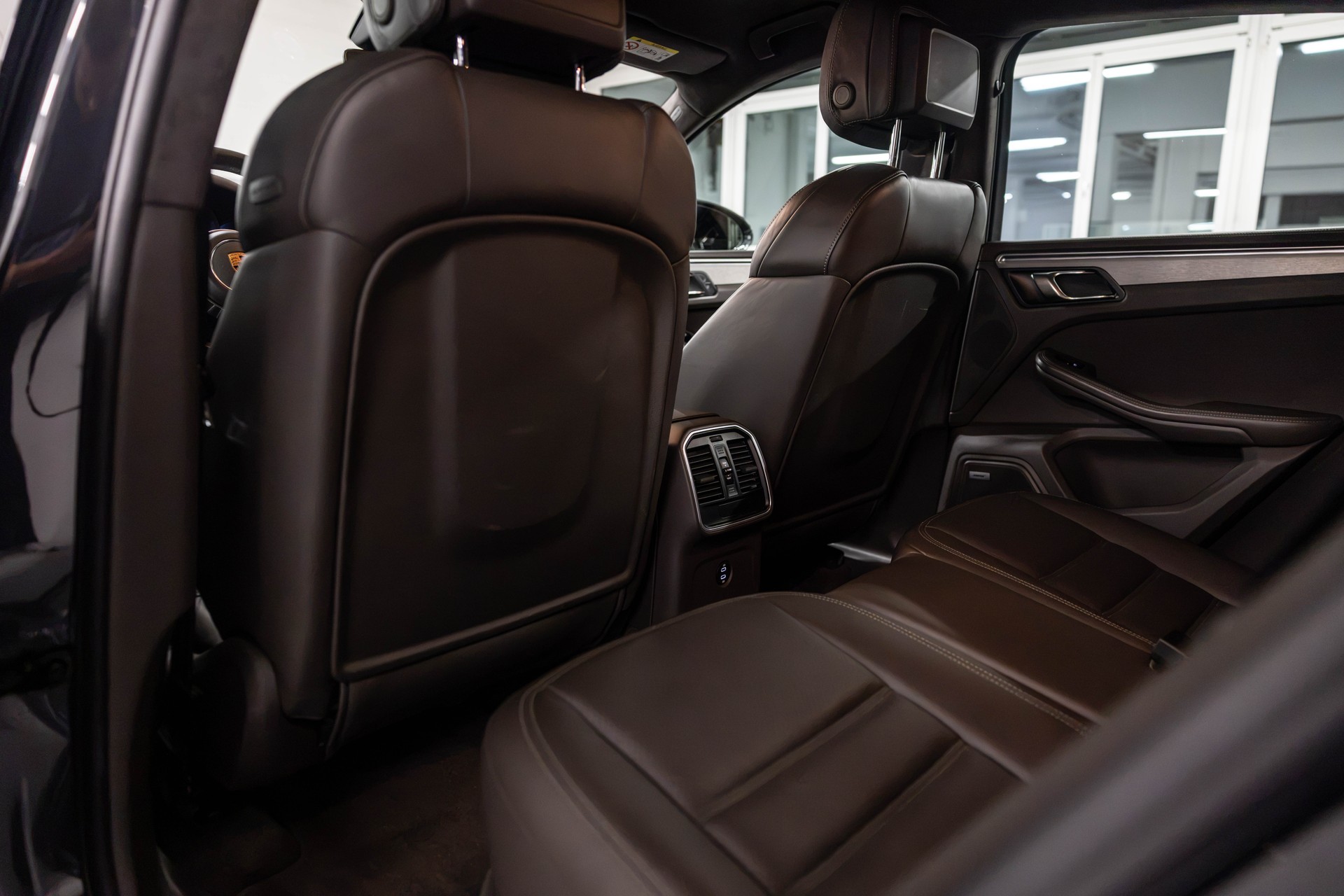 PORSCHE Macan Turbo PDK *Facelift*-image-19