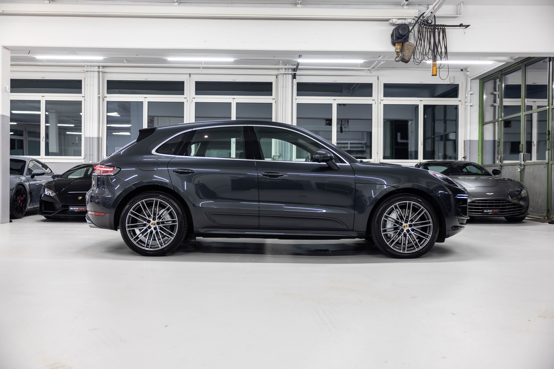 PORSCHE Macan Turbo PDK *Facelift*-showroom-element-3