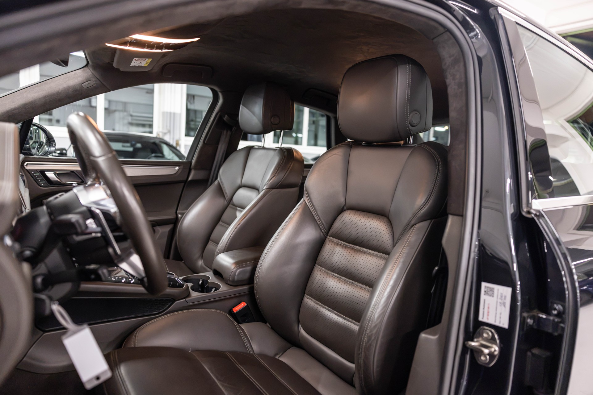 PORSCHE Macan Turbo PDK *Facelift*-image-18