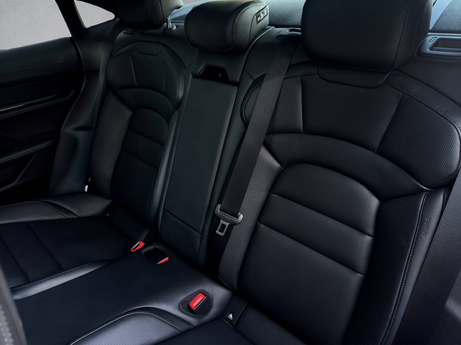 PORSCHE Taycan Turbo S-image-12