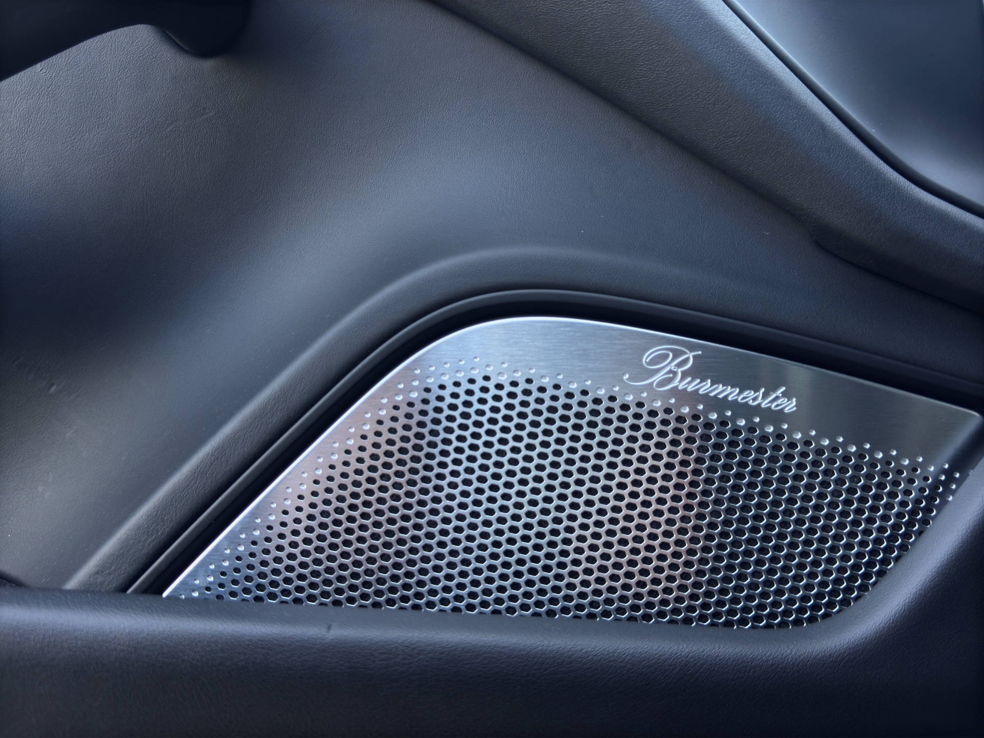 PORSCHE Taycan Turbo S-image-10