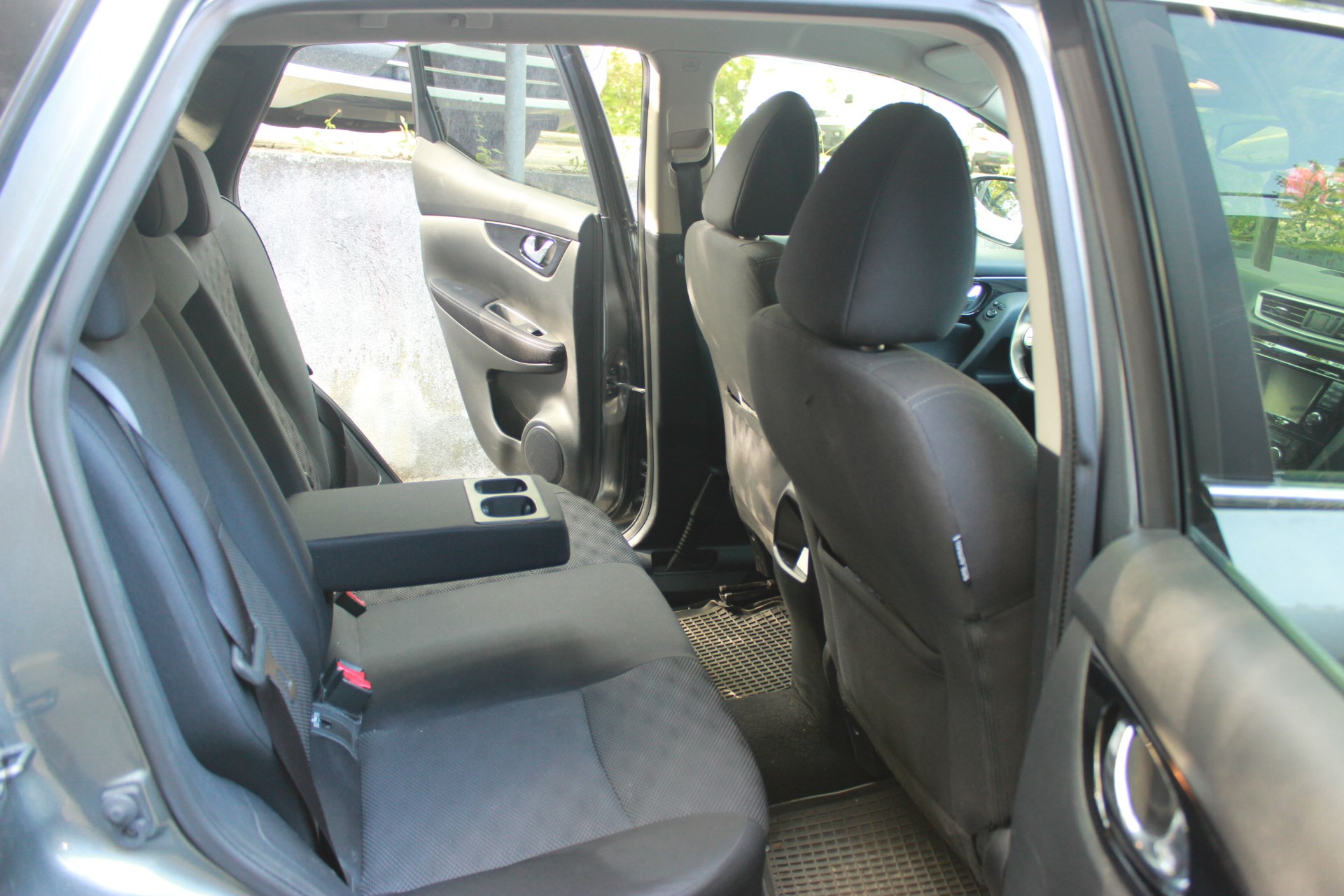 NISSAN QASHQAI-image-4
