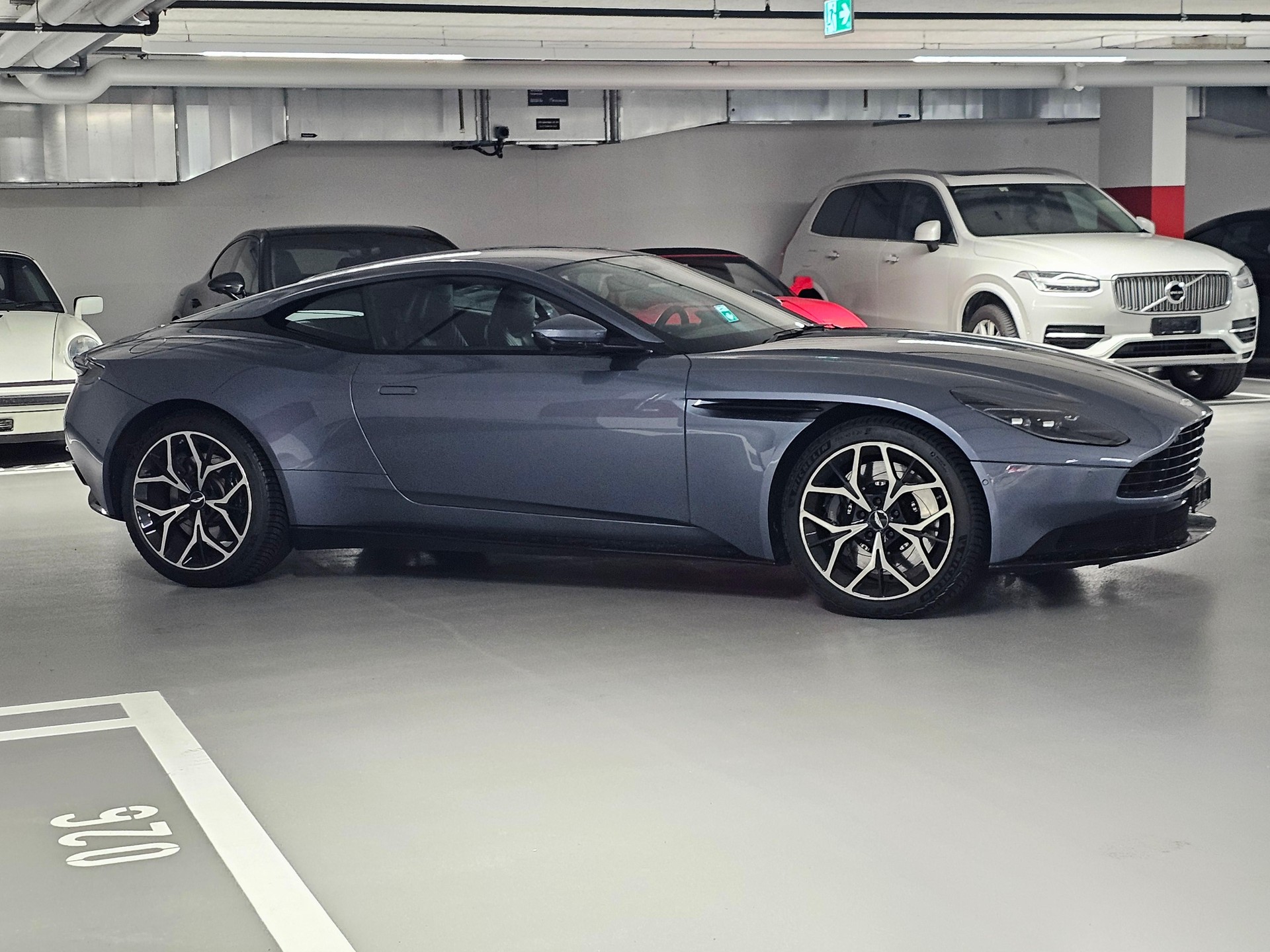 ASTON MARTIN DB11 V8 Touchtronic 3-image-3