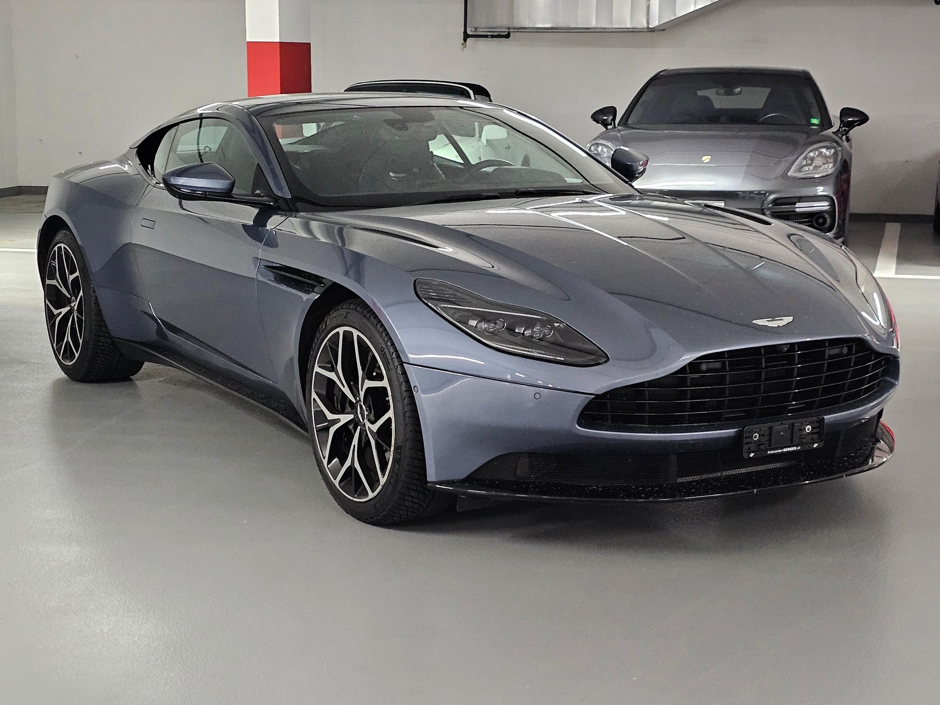 ASTON MARTIN DB11 V8 Touchtronic 3-image-2