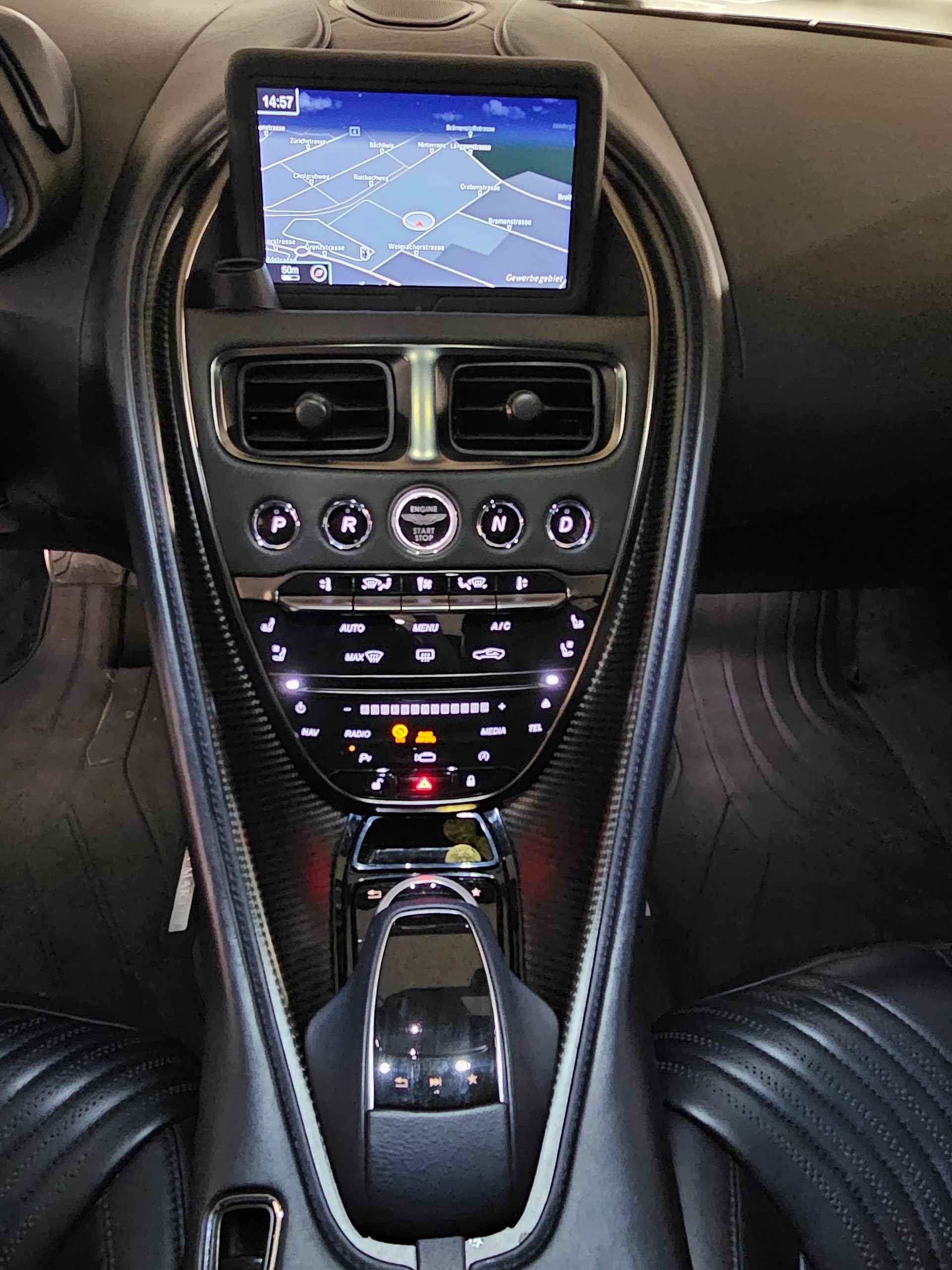 ASTON MARTIN DB11 V8 Touchtronic 3-image-12