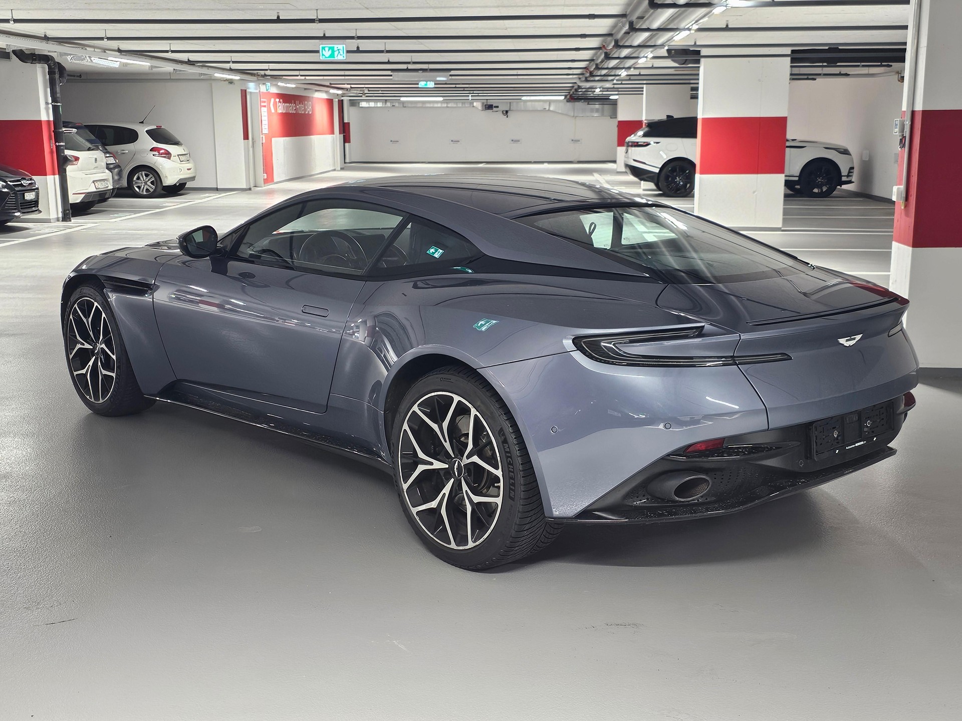 ASTON MARTIN DB11 V8 Touchtronic 3-image-6