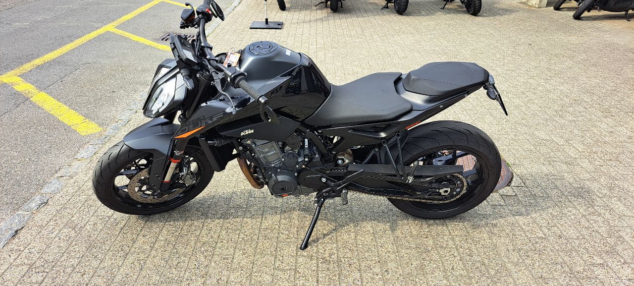 KTM 890 Duke-image-2