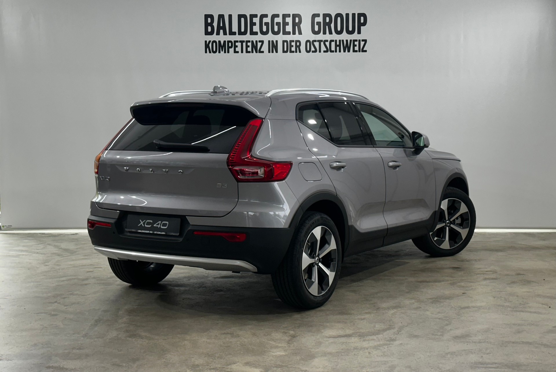 VOLVO XC40 2.0 B3 MH Core-showroom-element-2
