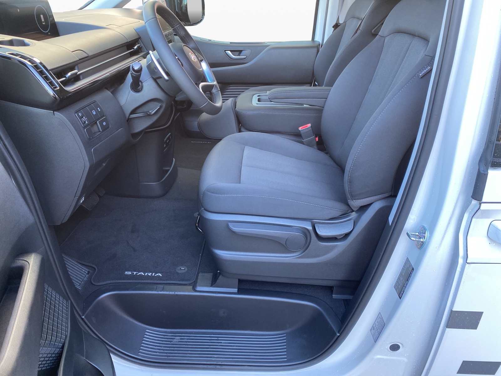 HYUNDAI Staria Wagon 1.6 GDi HEV Amplia-image-9