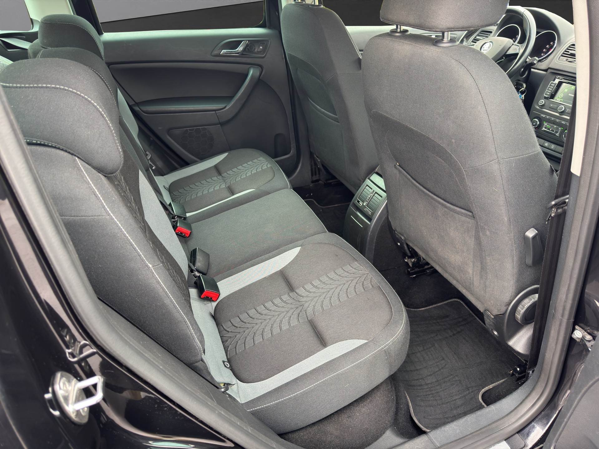 SKODA Yeti 2.0 TDI Outdoor Adventure 4x4 DSG-image-9