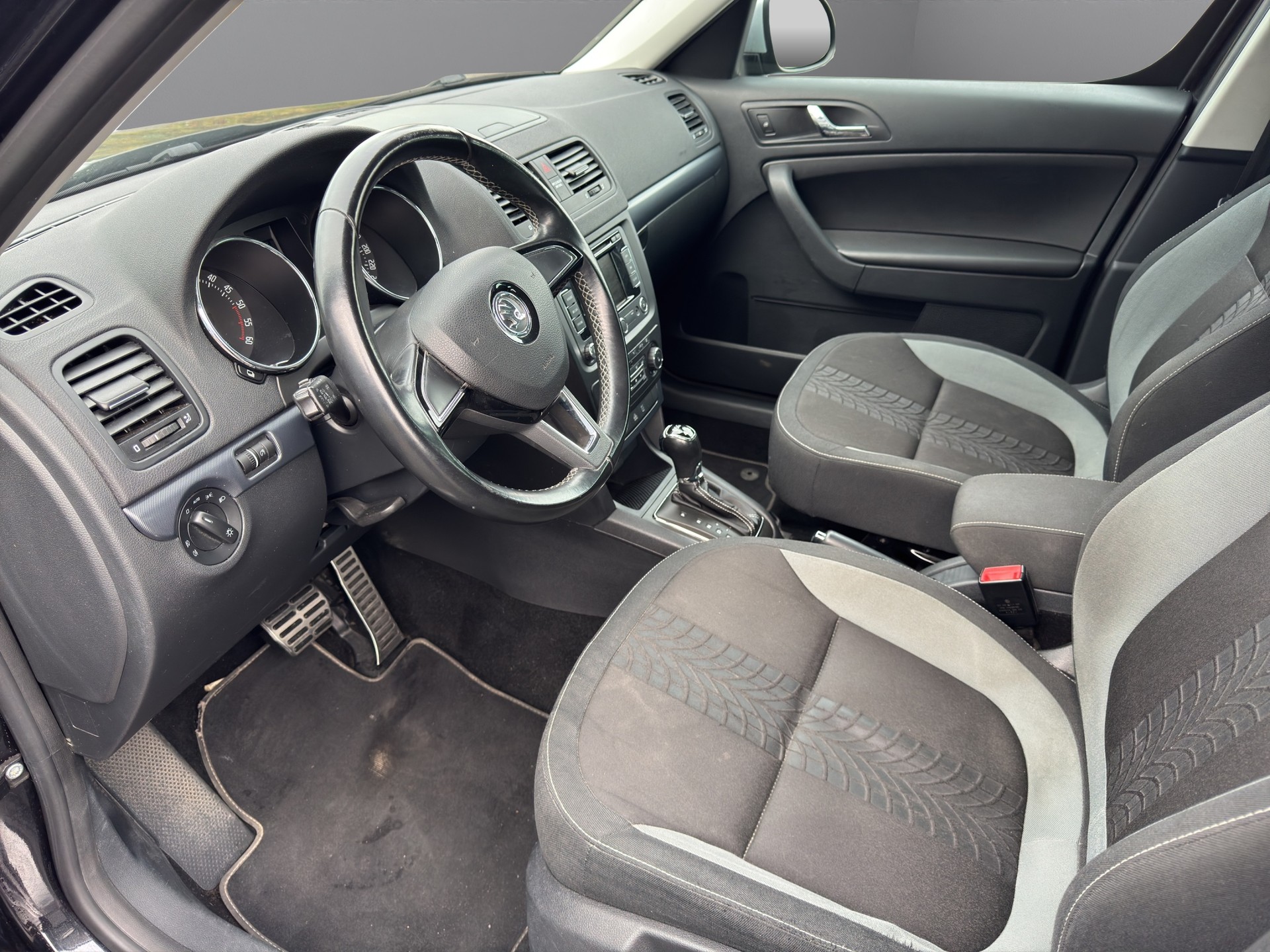 SKODA Yeti 2.0 TDI Outdoor Adventure 4x4 DSG-image-11