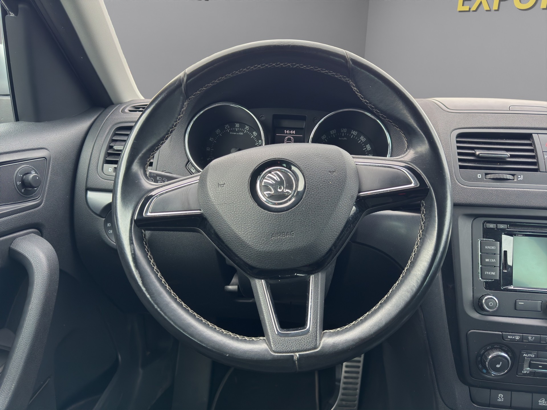 SKODA Yeti 2.0 TDI Outdoor Adventure 4x4 DSG-image-12