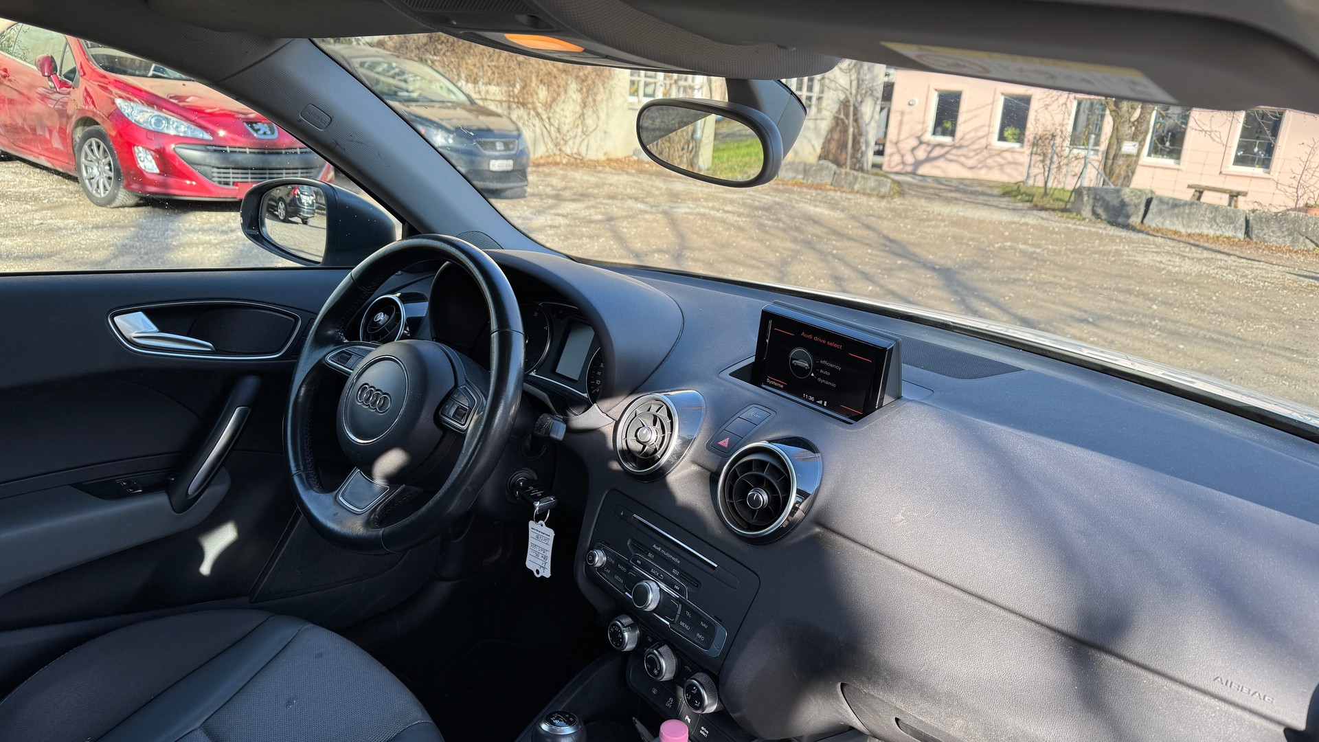 AUDI A1 Sportback 1.6 TDI-image-5