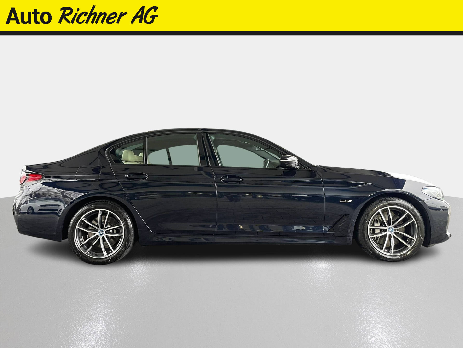 BMW 545e xDrive SAG-showroom-element-2