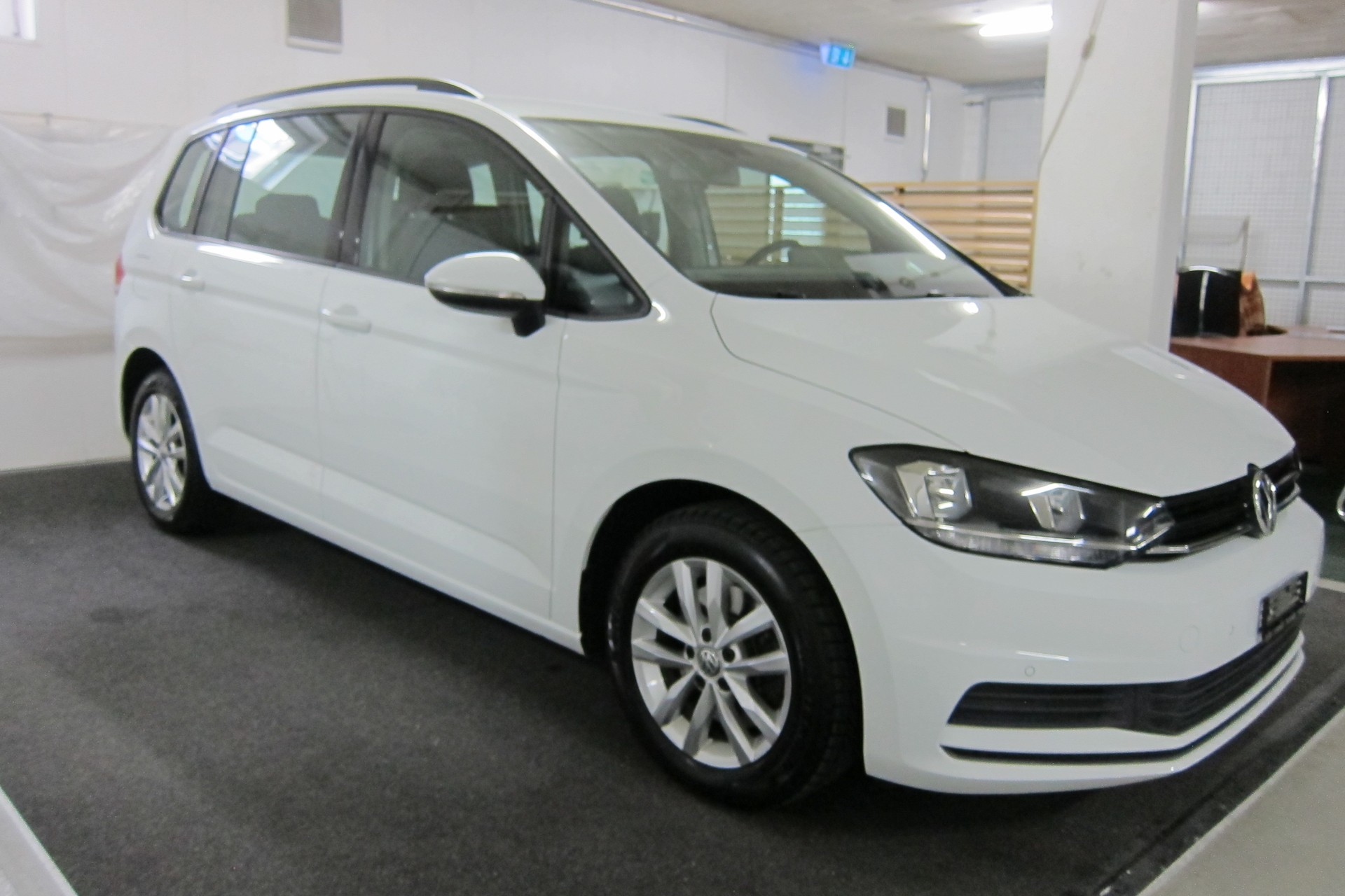 VW Touran 1.6 TDI BlueMotion Technology Trendline DSG-image-1