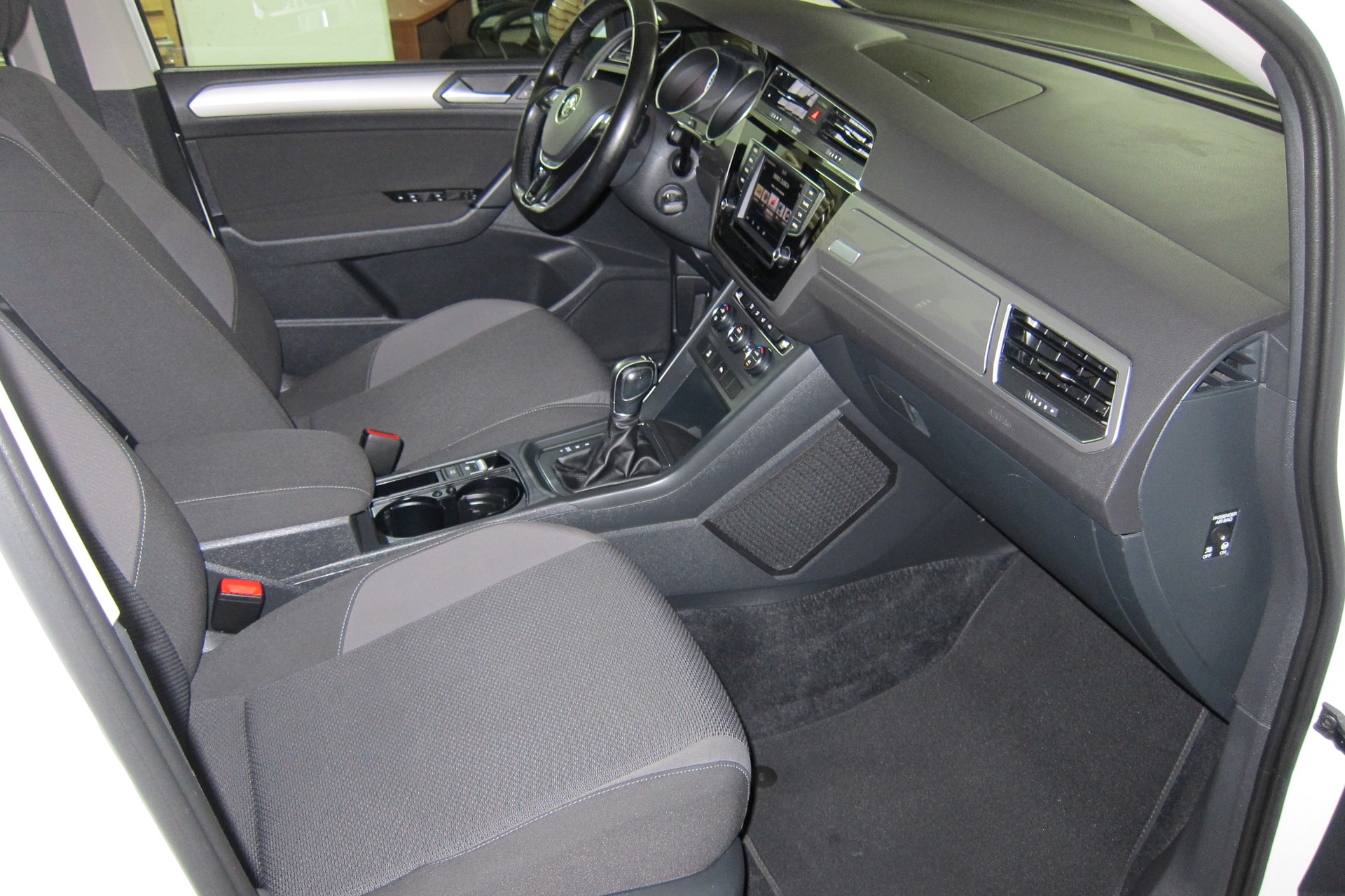 VW Touran 1.6 TDI BlueMotion Technology Trendline DSG-image-11