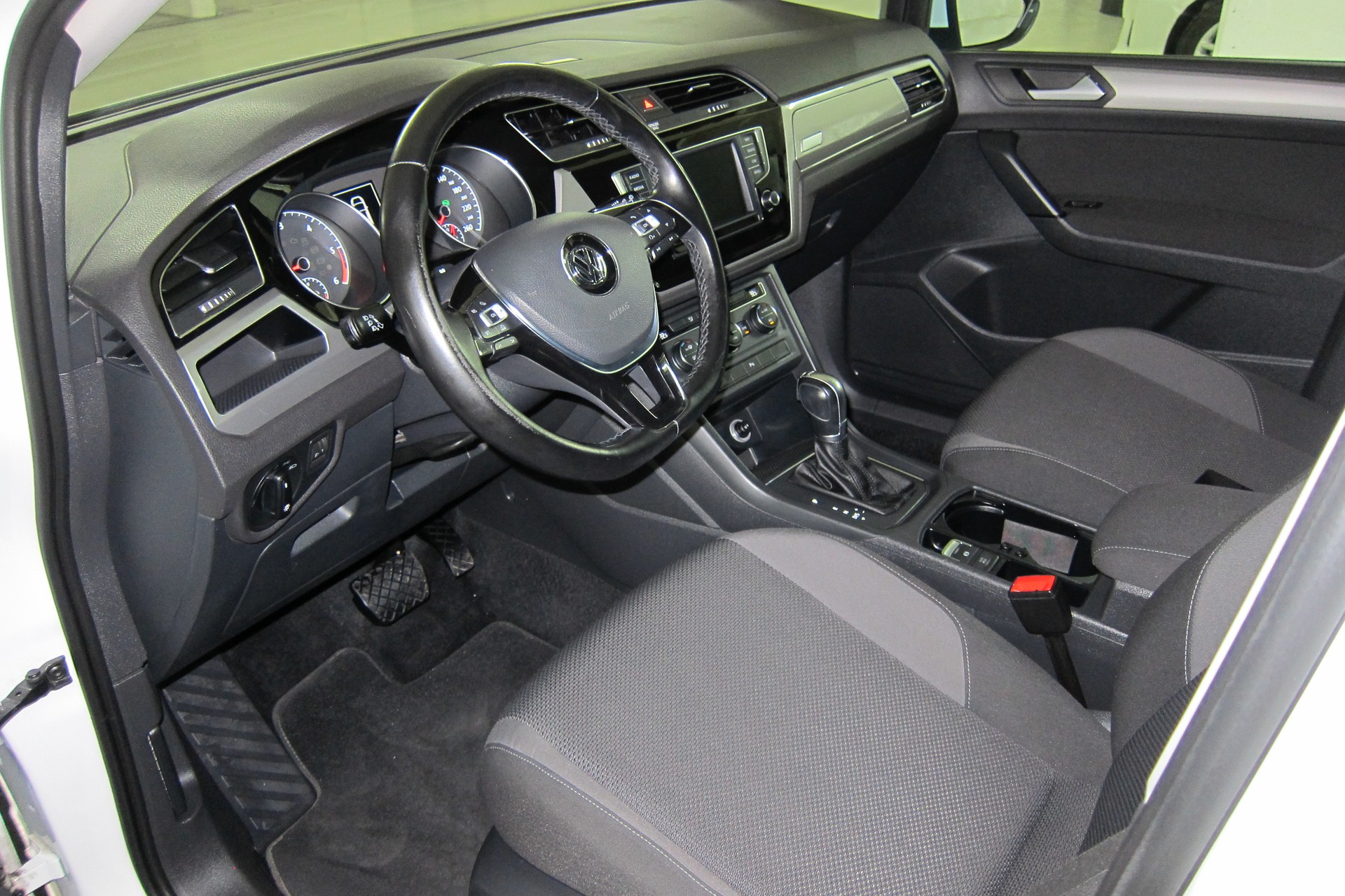 VW Touran 1.6 TDI BlueMotion Technology Trendline DSG-image-6