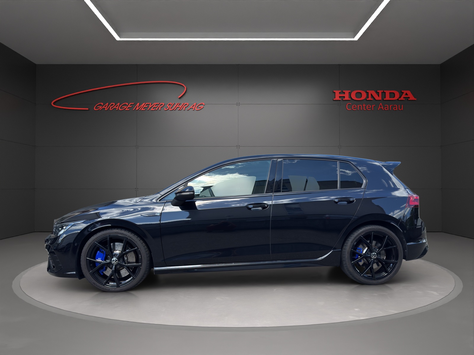 VW Golf VIII 2.0 TSI R DSG 4motion-image-3