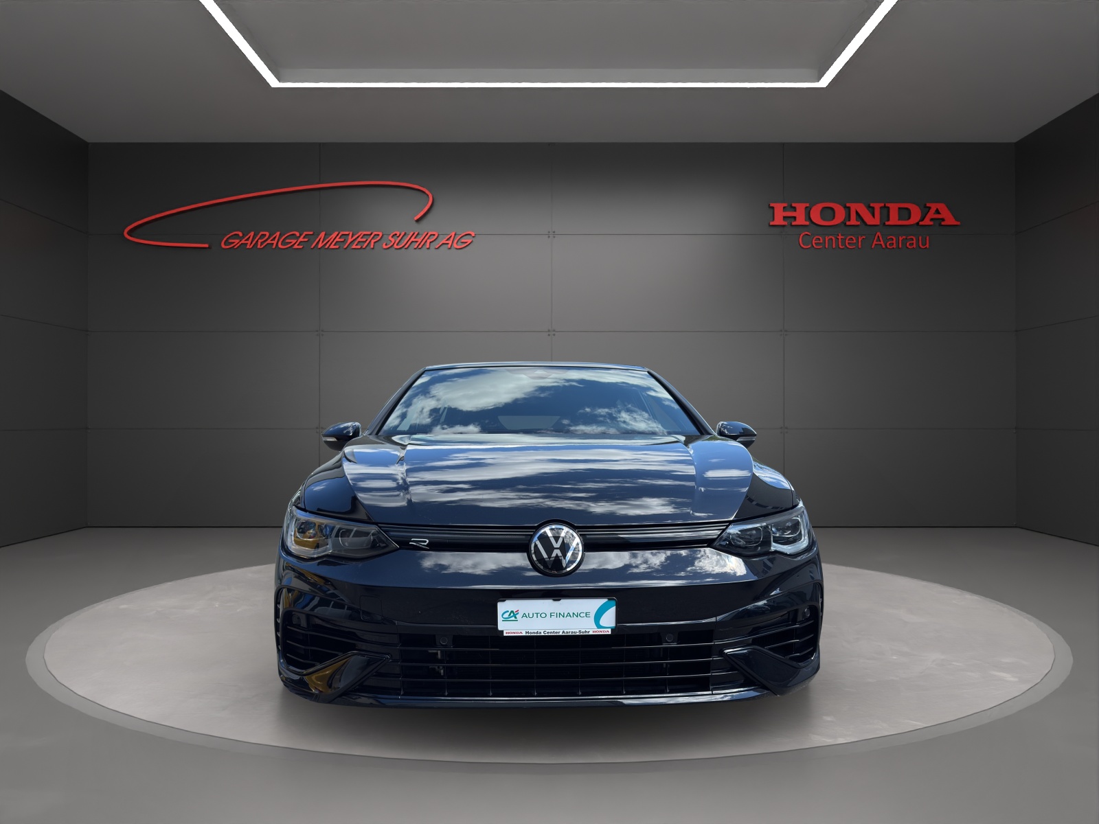 VW Golf VIII 2.0 TSI R DSG 4motion-image-1