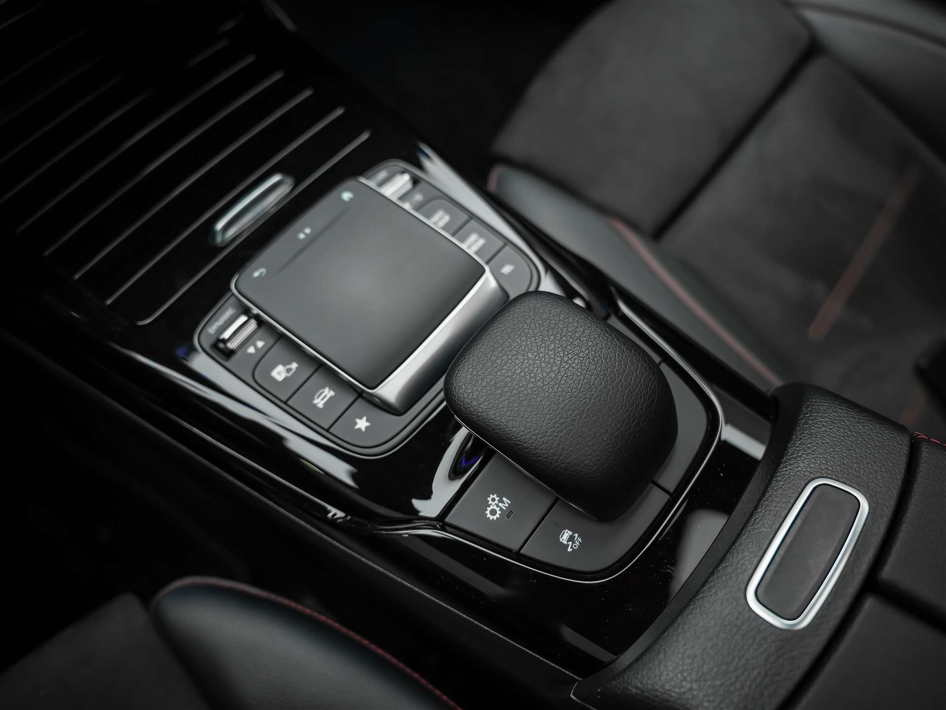 MERCEDES-BENZ CLA 45 S AMG 4Matic+ 8G-DCT *Panorama*Haed-Up*Burmester*-image-26