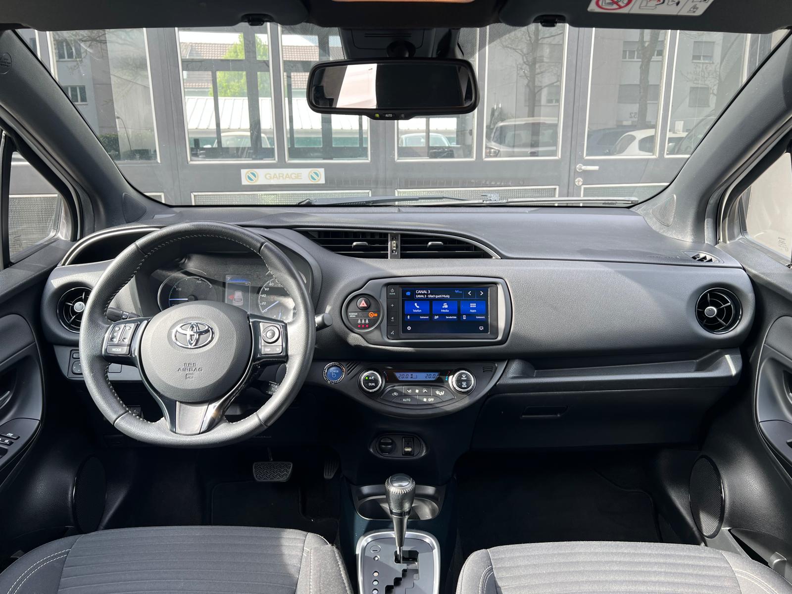 TOYOTA Yaris 1.5 VVT-i HSD Premium-image-6