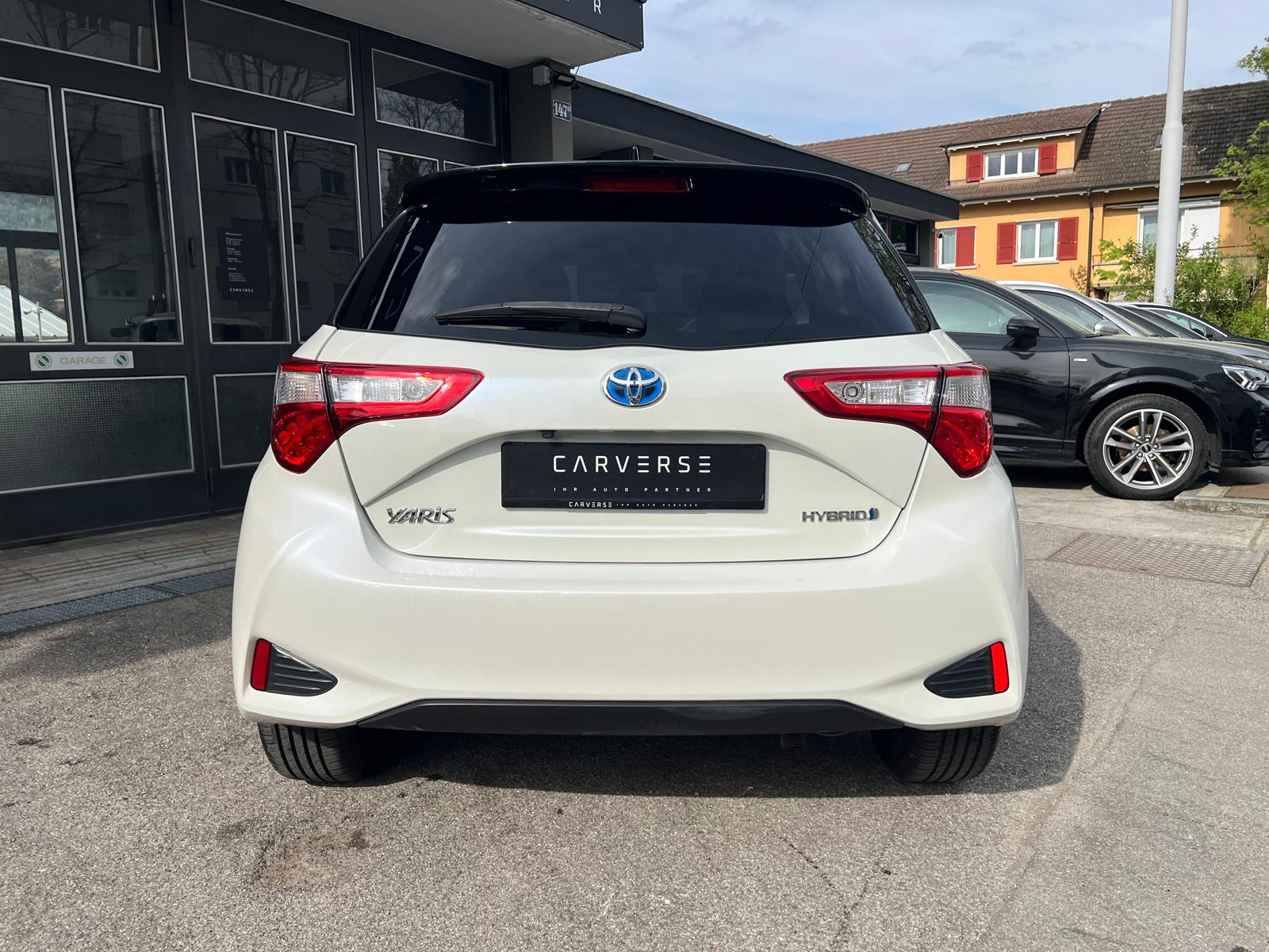 TOYOTA Yaris 1.5 VVT-i HSD Premium-showroom-element-3