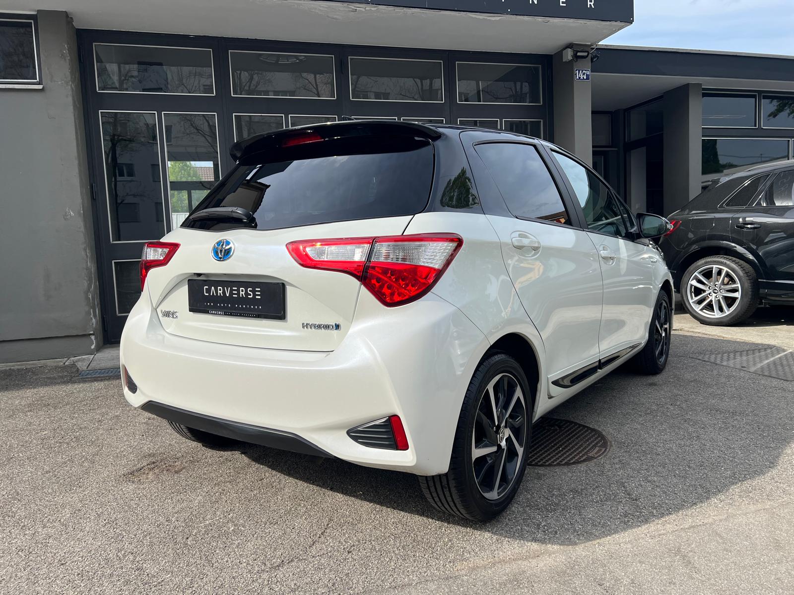 TOYOTA Yaris 1.5 VVT-i HSD Premium-image-4