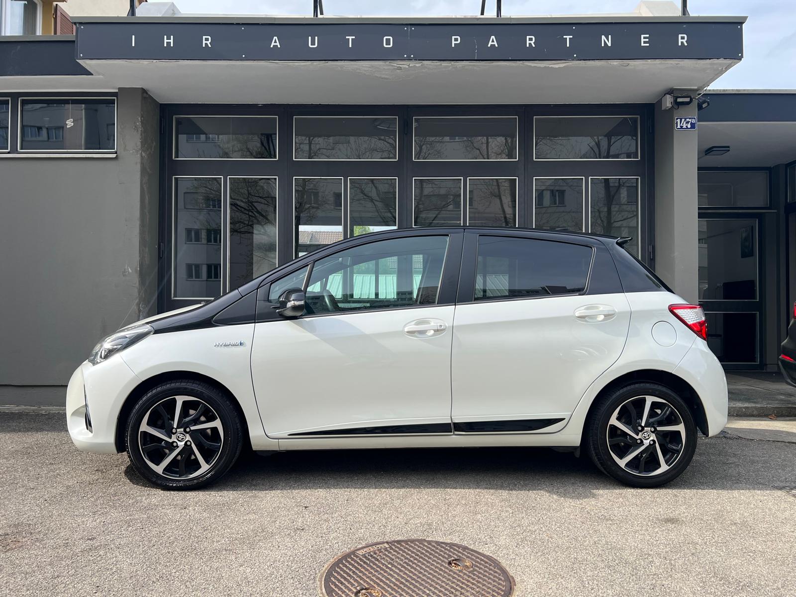 TOYOTA Yaris 1.5 VVT-i HSD Premium-showroom-element-2