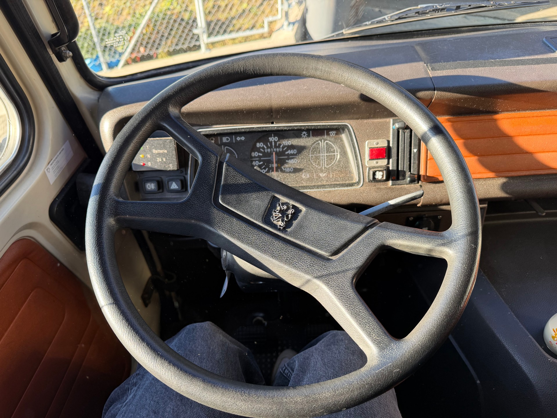 PEUGEOT J9-image-4