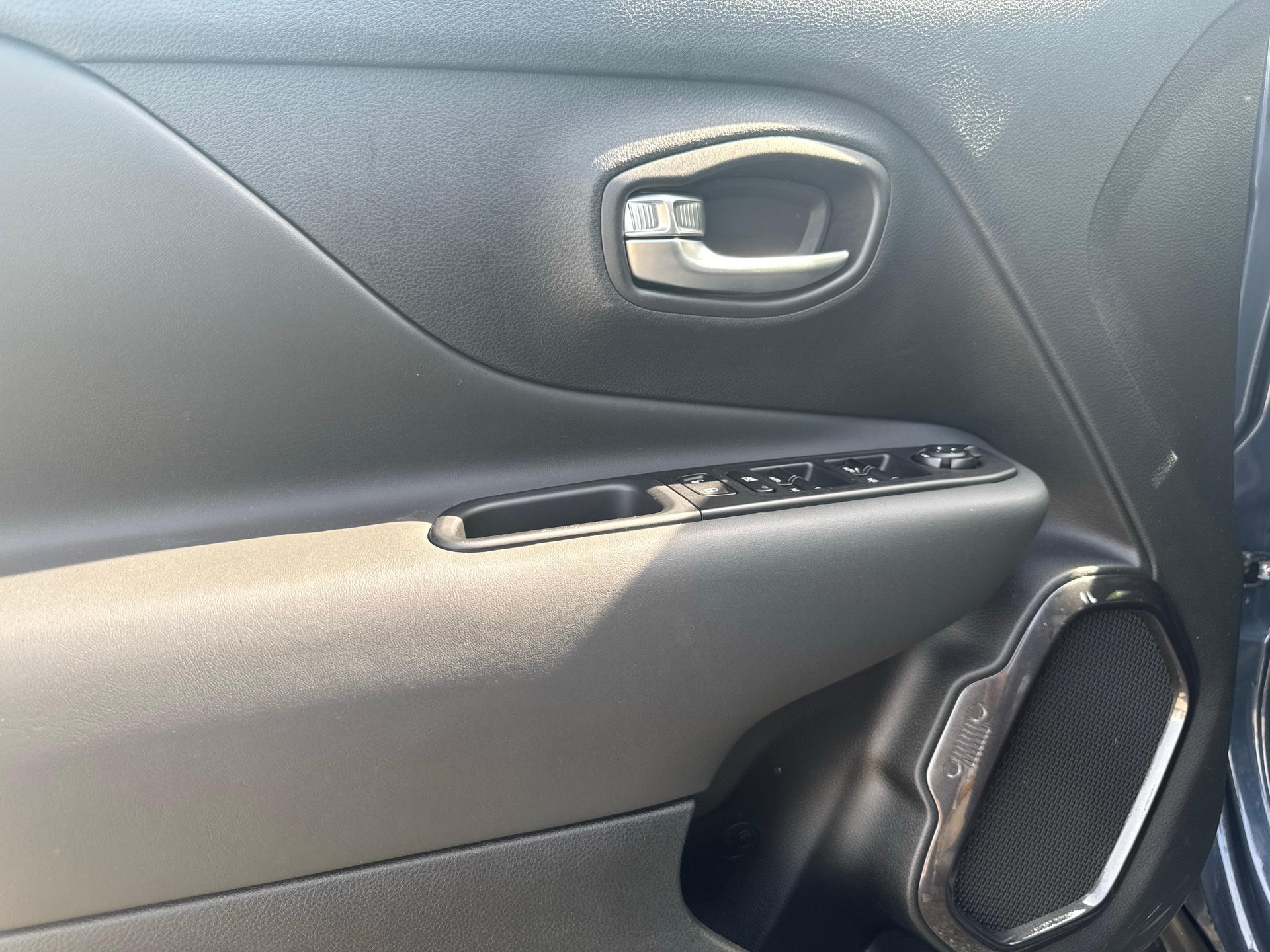 JEEP Renegade 1.5 Turbo S / Jetzt mit attraktivem 1.99% Leasing-image-16