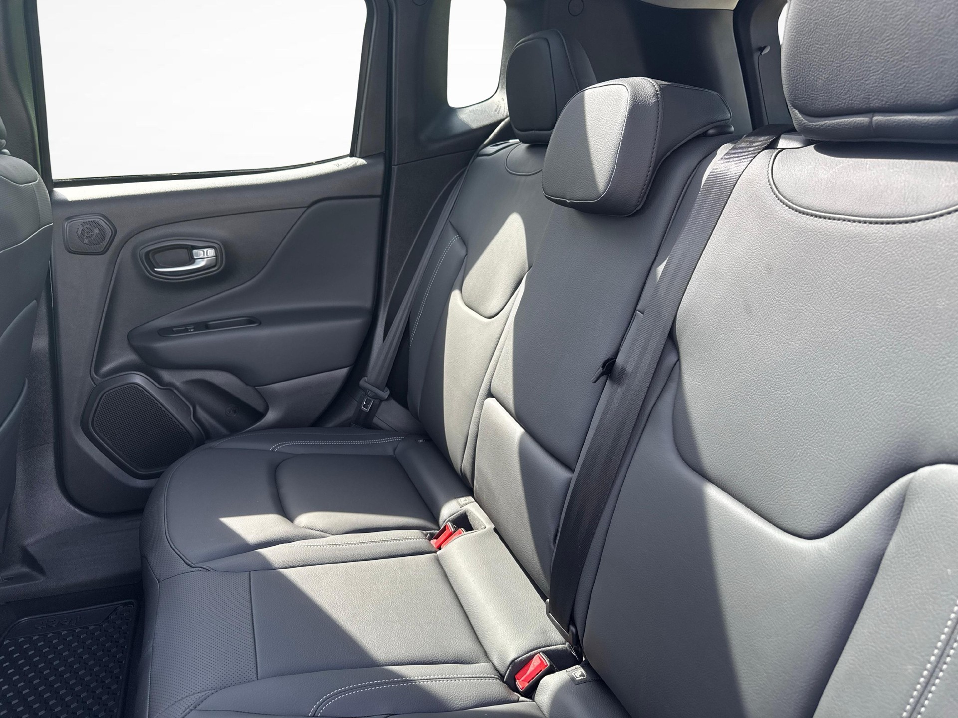 JEEP Renegade 1.5 Turbo S / Jetzt mit attraktivem 1.99% Leasing-image-10